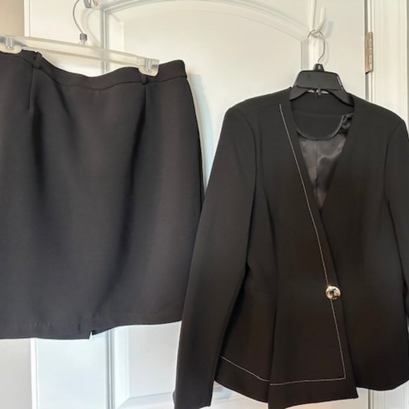 BLACK 2PC SKIRT SUIT - SIZE 12 - Picture 1 of 6